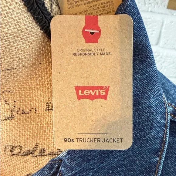 🆕 Levi's Women's 90’s Trucker Blue Denim Jacket - Picture 3 of 4